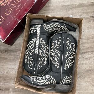 El General Black Western Embroidered Heeled Boots